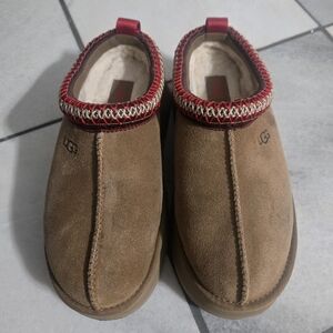 Ugg tasman platform chestnut slippers